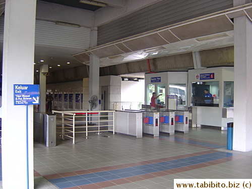 We took a train to Pasa seni to Central Market.  Its station is quite clean 
