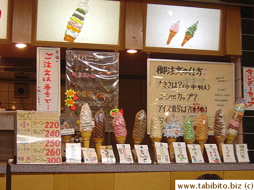 You can have eight flavors on a cone(far right) and it only costs US$3, unbeatable value