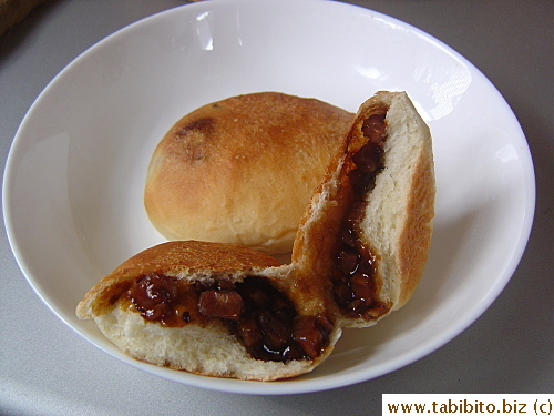 Very delicious roast pork buns (juicy fillings, fluffy bread and crispy top)