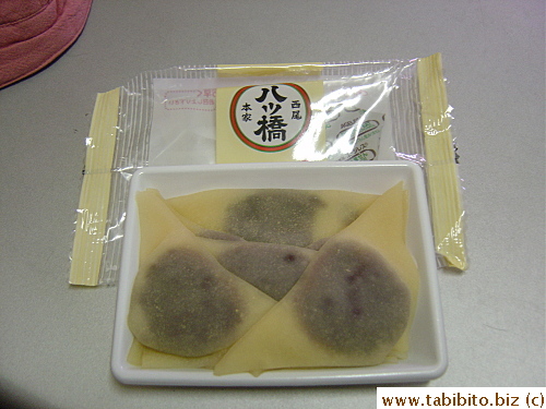 Sweet red bean paste in chewy rice wrappers