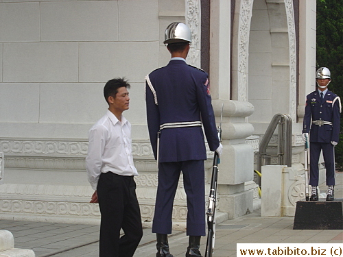 I caught this staff talking to the guard in a very low voice. I know chatting is against the rule, but who could blame the latter?