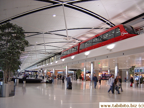 The shuttle bus that transports people to different gates runs on the upper level in Detroit airport