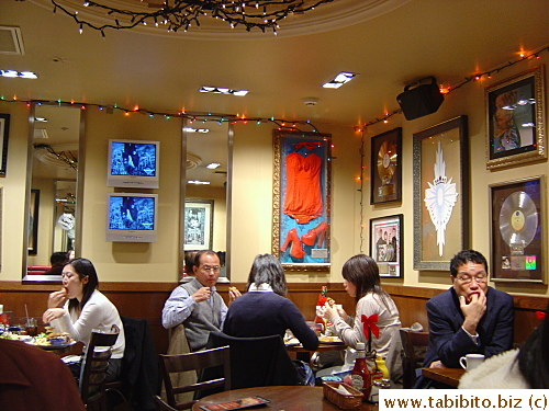 Larger round tables in the middle of the dining room