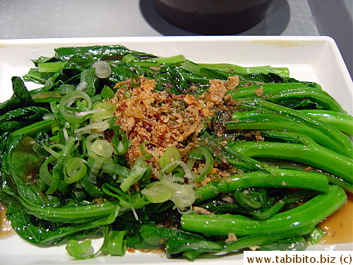 Steamed veggies (choi sum) had spring onions and fried shallots on top, an unnecessary addition in my opinion