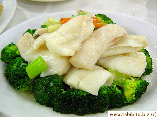 We chose Stir-fried Grouper Fillets with Veggies for our second dish.  KL said the meat didn't taste like grouper but it's still firm and sweet.  I would not have a clue what the fish was, I just know I liked the dish a lot and cleaned the plate!