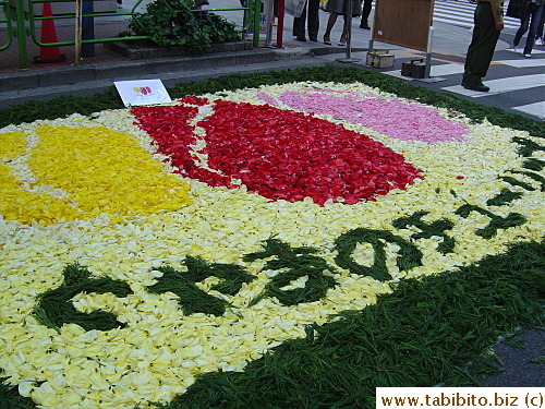Matsuzakaya dept store had a festival promoting Toyama's products including tulips and specialty food. A big picture made of tulip petals adorned the street near the store