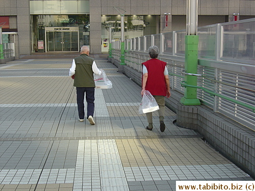 Wow, only a box of donuts each for these two elderlies?  That's all? 