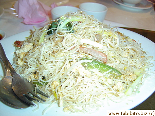 Stirfried rice vermicelli.  If a restaurant mucks up this simple dish, it should just pack up and close