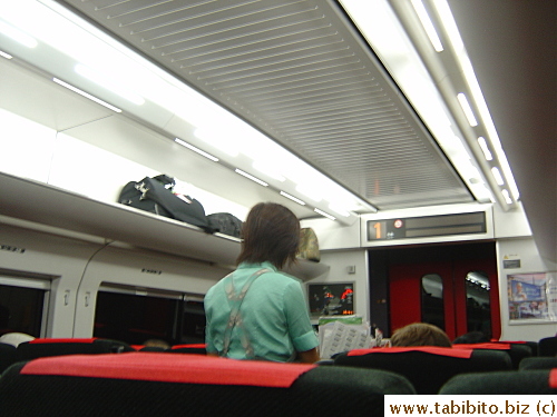 There're women who sell food and drinks on the train