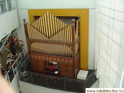 Live organ playing