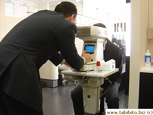 KL having his eyes checked