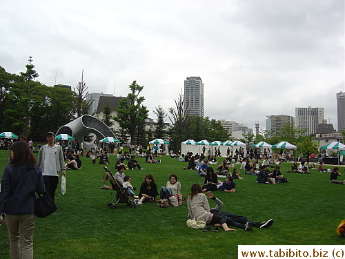 People take advantage of the open quad