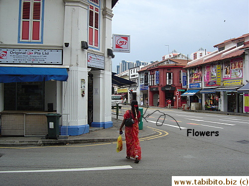 Fresh flowers can also be found in hair