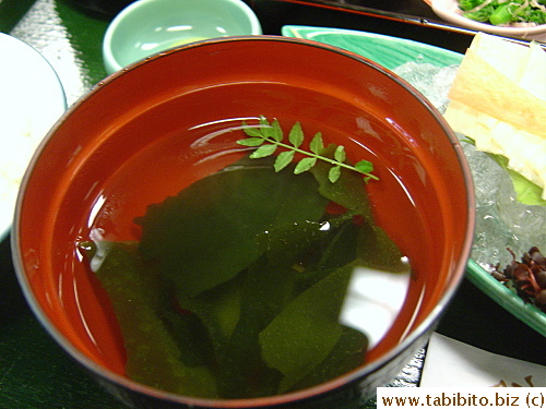 Clear broth with seaweed