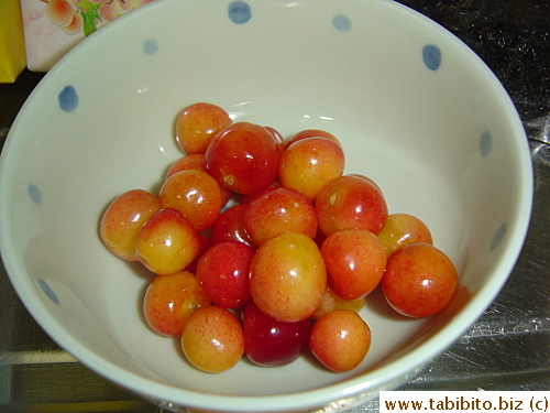 Snuck out cherries for KL to try!  Since everyone was doing it, the guide kinda turned a blind eye to our stealing