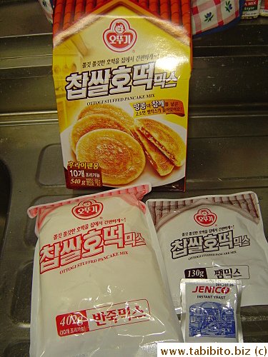 The hottogu mix comes with flour mixture, yeast and sugar stuffing