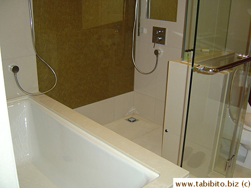 When the door is closed, it still feels non-claustrophobic