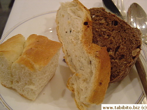 There's no longer the bread basket for diners, now they have a server who goes around offering several types of bread (who came to our table only once), the onion slice in the center was yummy