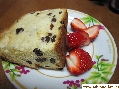 I, who don't eat cheesecake, had my favorite raisin bread for dessert!