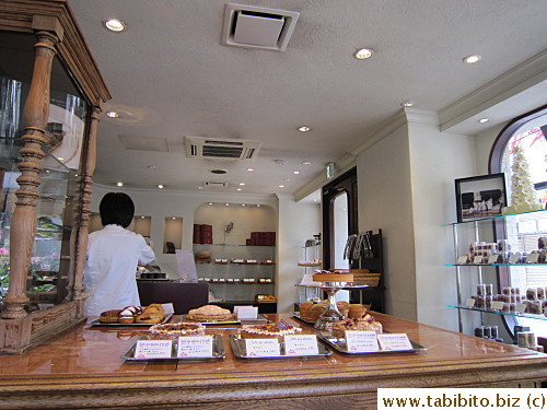 Caught a moment (about 20 seconds) when no customer was at the counter!