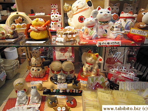 Manekineko (Beckoning Cats)