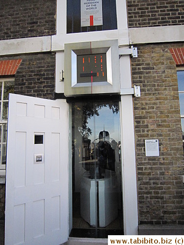 At the end of the line, there's this clock which is the Prime Meridian of The World (the jumping red digital numbers becomes just lines in the picture)