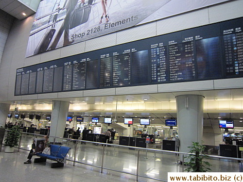 Snapped this picture after checking in our luggage (C's bag weighed in at exactly 23 kg, mine 22.6 kg)