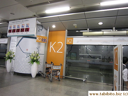 Free shuttle bus boarding gates in Kowloon Station