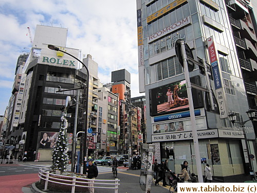 Exiting Roppongi Subway Station (Exit 3), turn left and you'll soon see this intersection.  Turn into the street to the left side of the Tsukiji Sushi restaurant