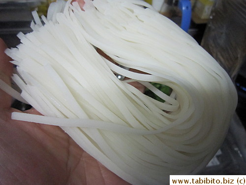 Semi-dry noodles