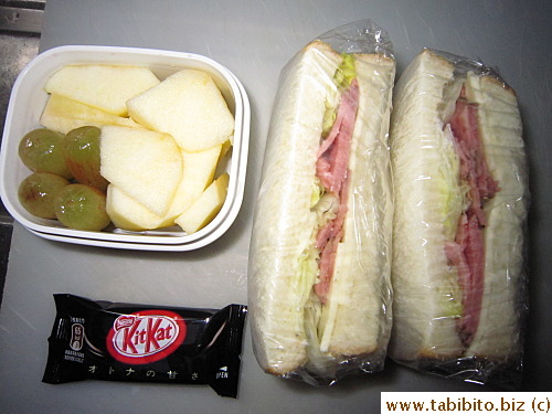 Ham & Cheese sandwich, apple and grapes, KitKat