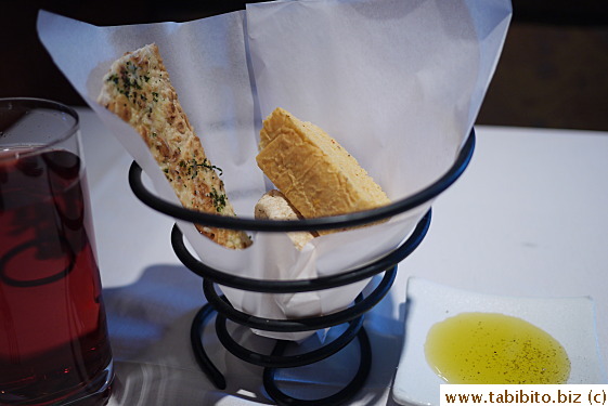 Bread basket for one