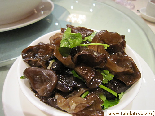 Because of Angela, we got a lot of free food such as two plates of marinated black fungus with coriander which was rather tasty