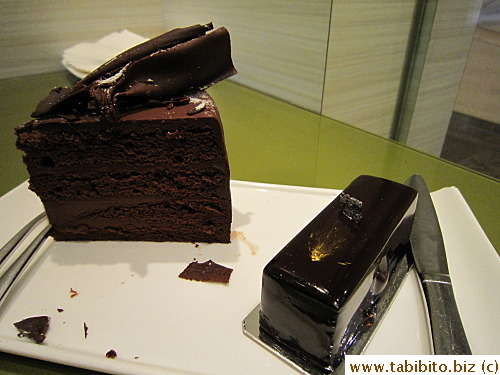 Chocolate Sponge Cake and Crequelin