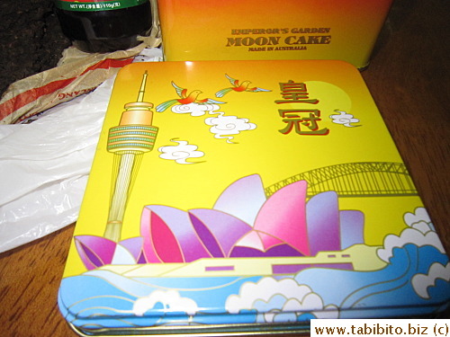 I love this cute little mooncake tin that my father insisted I take which has Sydney landmarks on the lid