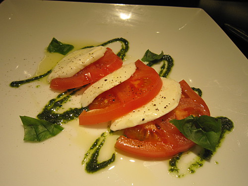 KL chose the steak set (2600Yen/US$34) with two appetizers from a list including this mozarella and tomato salad with basil dressing (excellent)