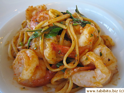 The prawn and basil linguini tasted like a Chinese stirfry noodle dish in a high heat wok, very yummy!