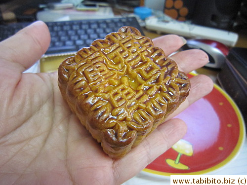 First time eating Kee Wah mooncake