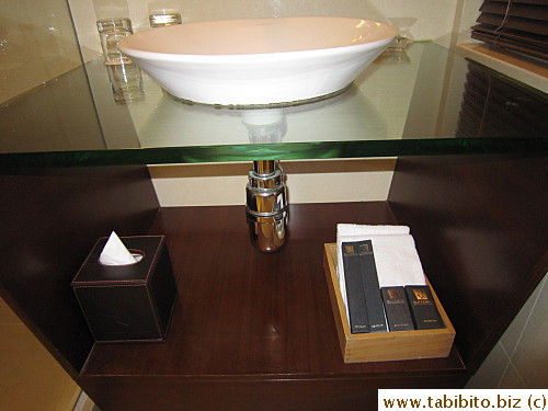 Simple vanity