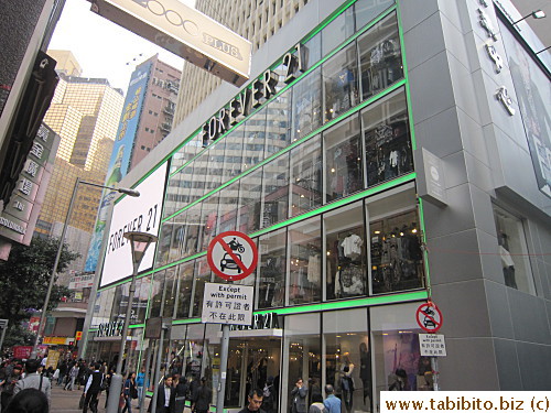 Four-story Forever 21 in Causeway Bay pays the most expensive rent in the world (US$1.4 million a month)