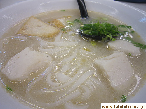 Fishball noodles
