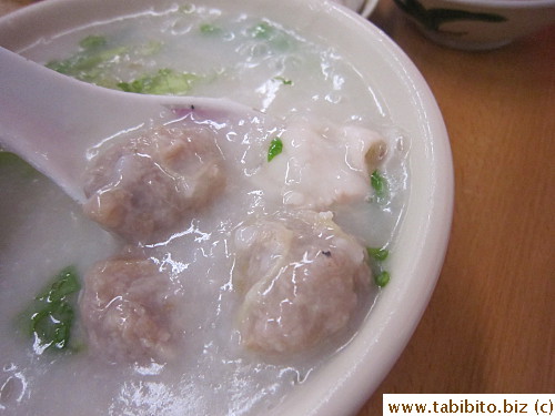 Fish and meatball congee in Mui Kee