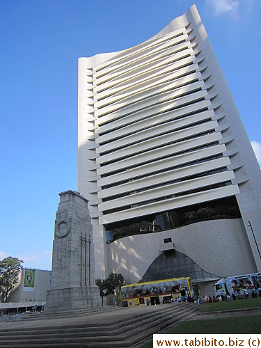 The Hong Kong Club Building behind The Cenotaph