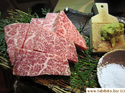Beef tenderloin 3500 yen, just look at the marbling
