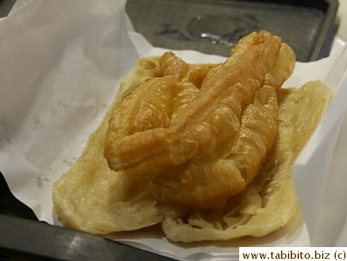 Fried cruller (youtiao) was a bit greasy but very crispy (chewy inside) and fresh